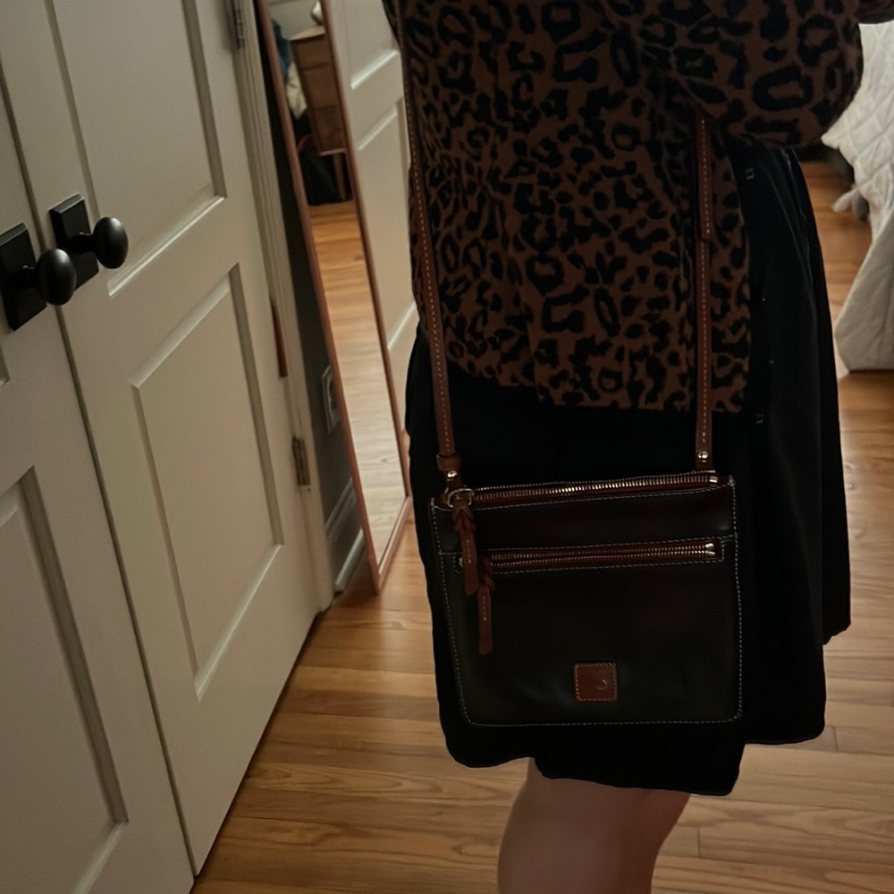Dooney & Bourke Leather Crossbody Bag dark chocolate brown - Picture 12 of 16